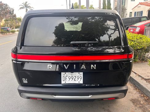 Used 2025 Rivian R1S Adventure image 4
