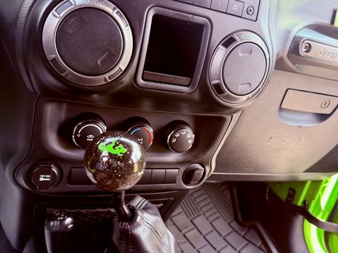 Used 2013 Jeep Wrangler Sport AWD/4WD image 12