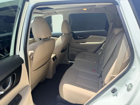 Used 2019 Nissan Rogue SL w/ Premium Package AWD/4WD image 9