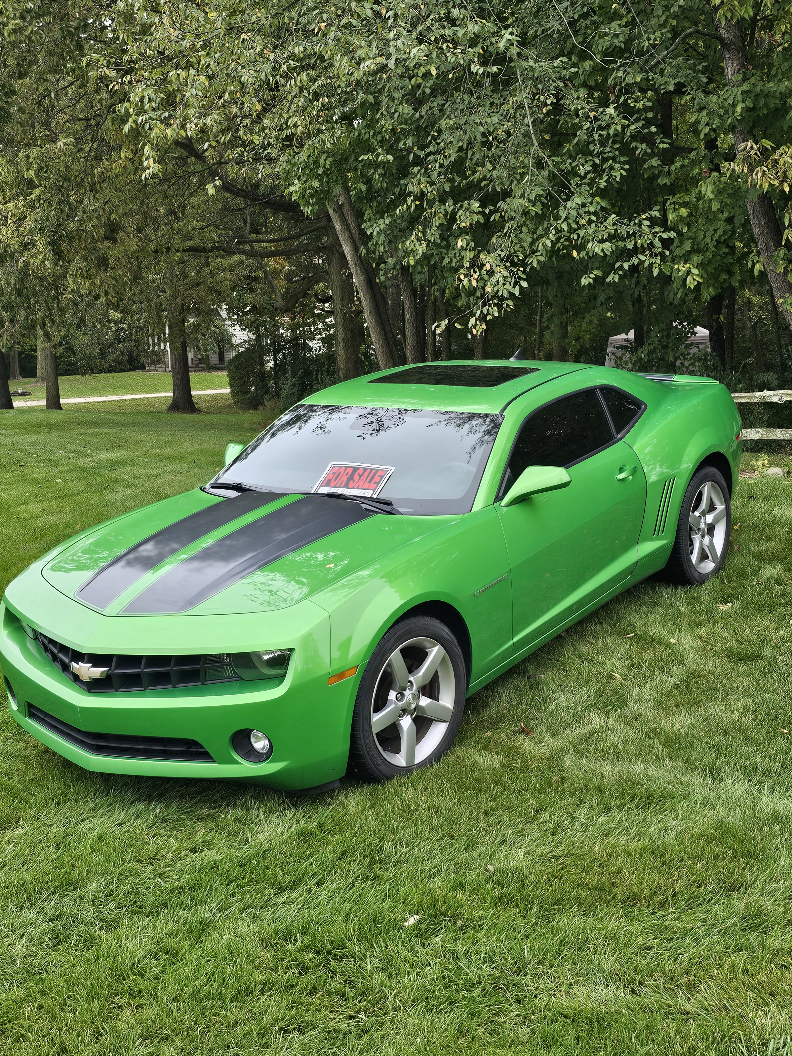 Used 2010 Chevrolet Camaro LT RWD image 2