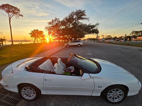 Used 1999 Chevrolet Camaro Z28 w/ SS Performance/Appearance Pkg image 9