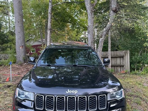 Used 2017 Jeep Grand Cherokee Laredo w/ Quick Order Package 23E image 6