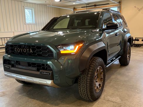 Used 2025 Toyota 4Runner Trailhunter image 10