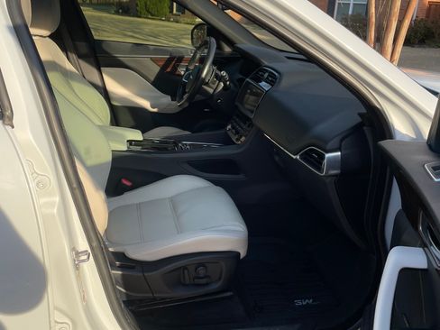 Used 2018 Jaguar F-PACE Prestige image 5