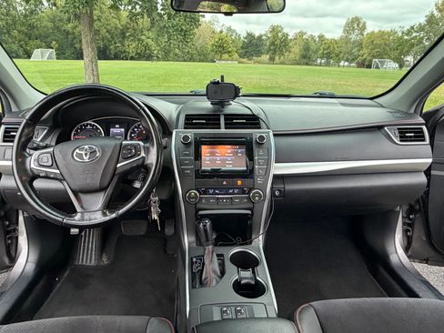 Used 2015 Toyota Camry XSE image 12