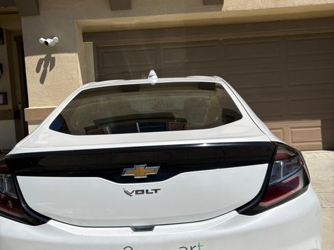 Used 2016 Chevrolet Volt Premier w/ Driver Confidence Package FWD image 5