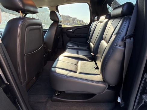 Used 2010 Chevrolet Avalanche LT w/ Luxury Package image 26