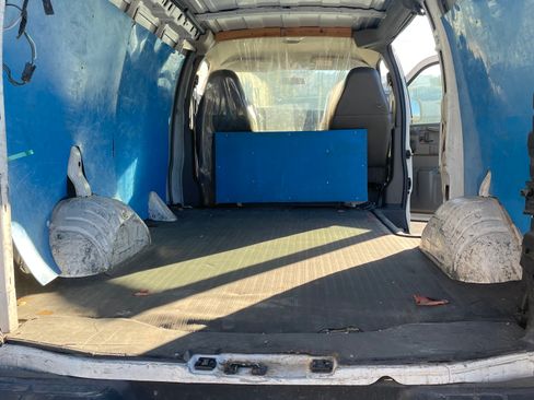 Used 2003 Chevrolet Express 2500 image 10