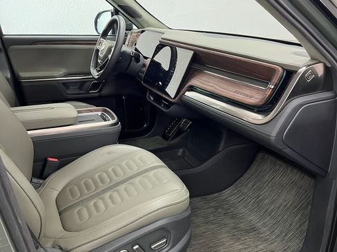 Used 2024 Rivian R1S Launch Edition AWD/4WD image 19