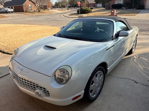 Used 2003 Ford Thunderbird image 2