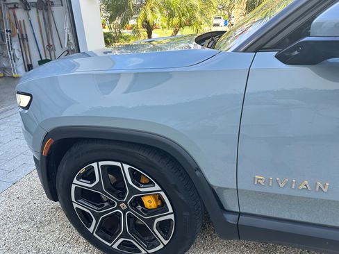 Used 2023 Rivian R1S Adventure image 18