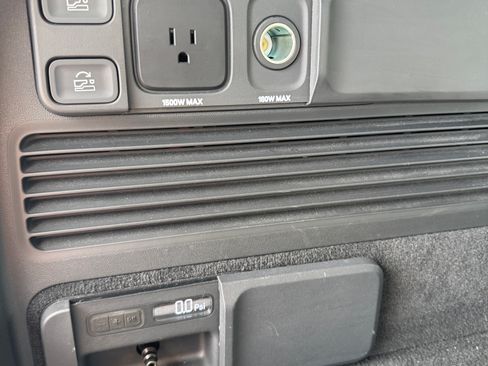 Used 2023 Rivian R1S Launch Edition AWD/4WD image 25
