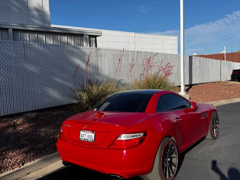 Used 2016 Mercedes-Benz SLK 300 image 1