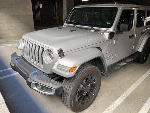 Used 2022 Jeep Wrangler Unlimited Sahara w/ Safety Group image 9