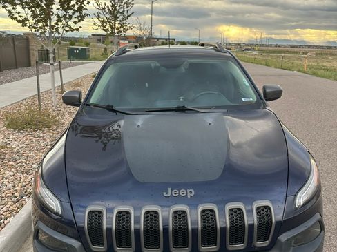 Used 2016 Jeep Cherokee Trailhawk w/ Cold Weather Group AWD/4WD image 6