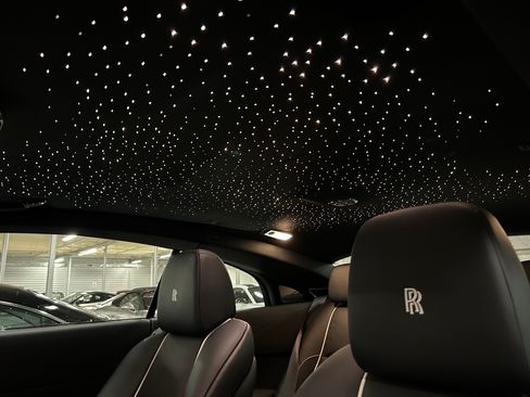 Used 2018 Rolls-Royce Wraith RWD image 14