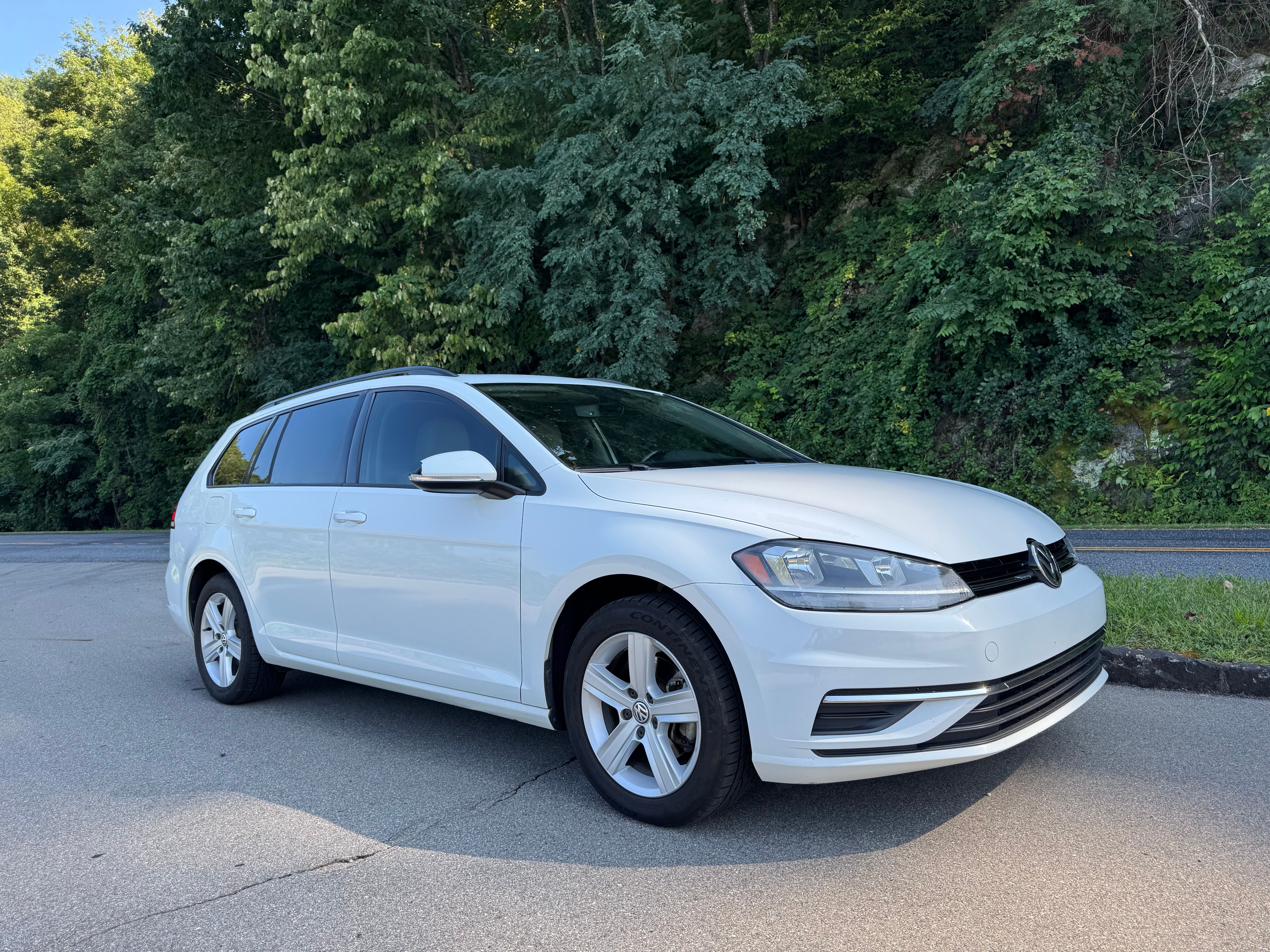 Used 2018 Volkswagen Golf SE FWD image 1