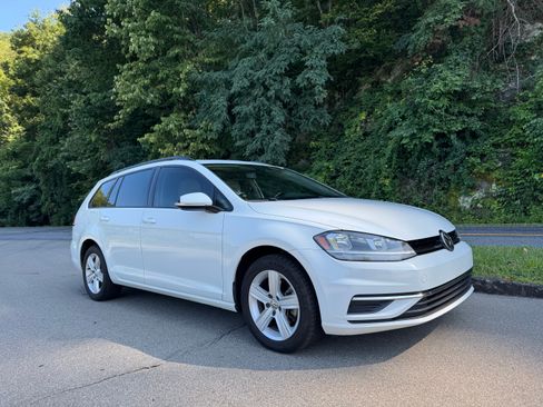 Used 2018 Volkswagen Golf SE FWD image 1