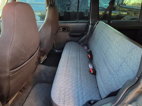 Used 2000 Jeep Cherokee Sport image 11