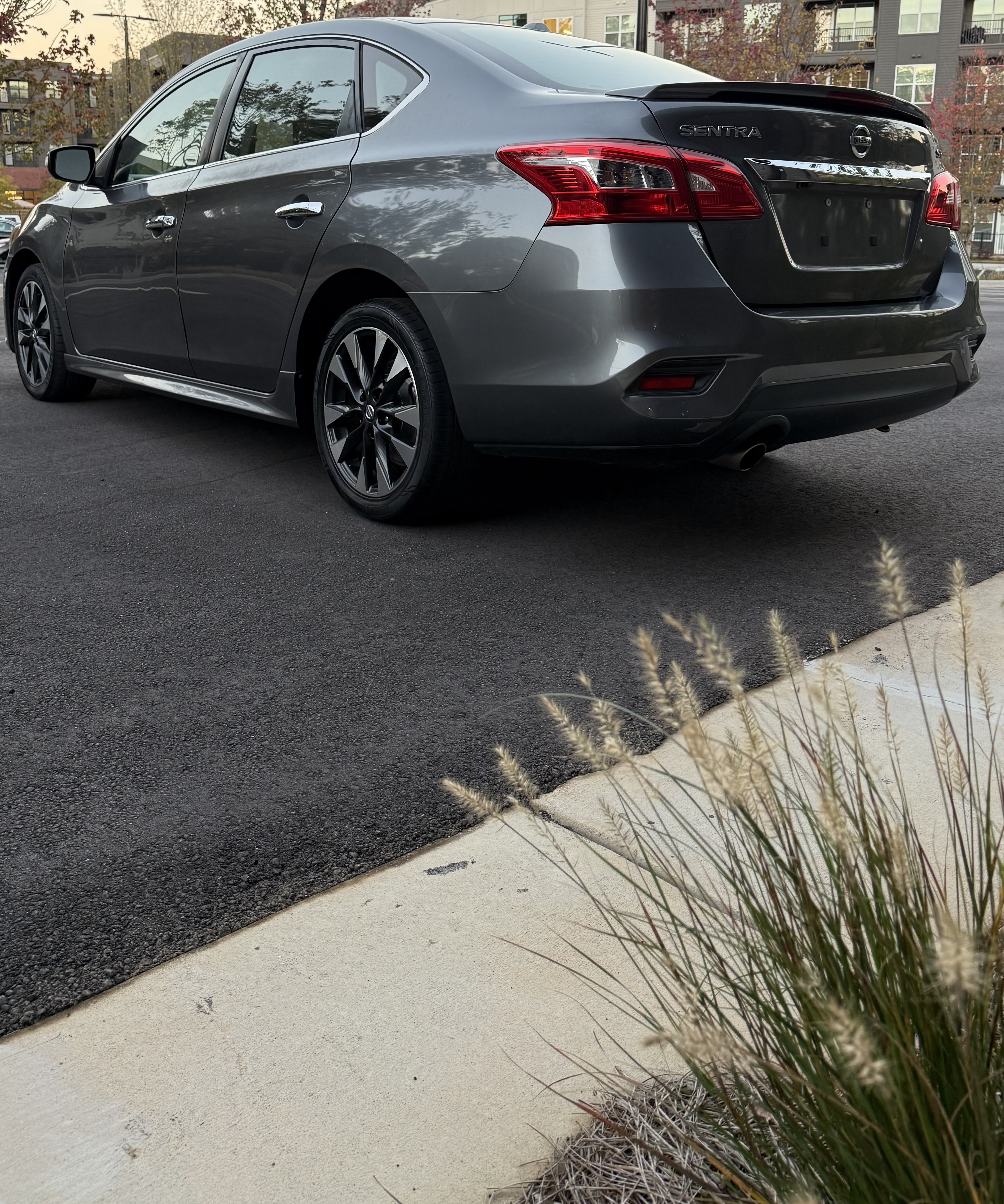 Used 2019 Nissan Sentra SR FWD image 9