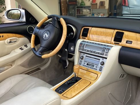 Used 2002 Lexus SC 430 Convertible image 10