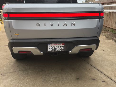 Used 2023 Rivian R1T Adventure image 6