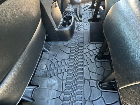 Used 2014 Jeep Wrangler Unlimited Sahara image 17