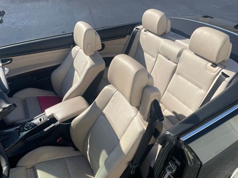 Used 2012 BMW 335i Convertible image 14