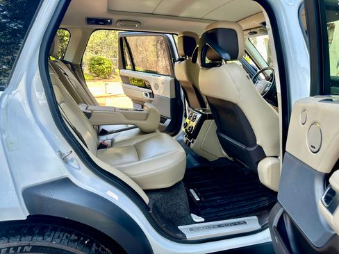 Used 2020 Land Rover Range Rover Long Wheelbase HSE image 11