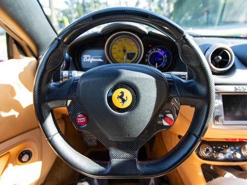 Used 2012 Ferrari California image 17