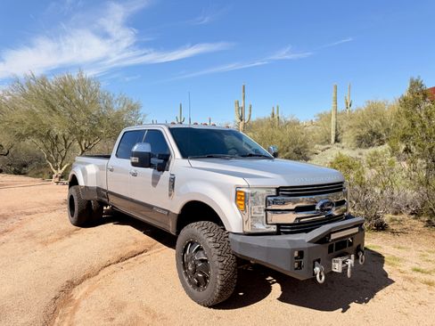 Used 2017 Ford F350 Lariat w/ Tow Technology Bundle image 14