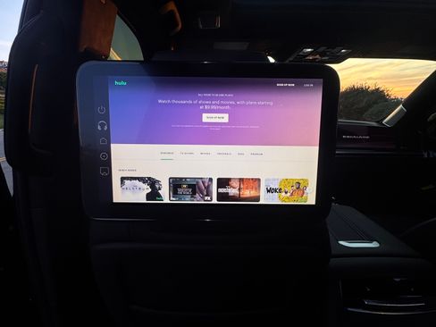 Used 2025 Cadillac Escalade ESV Sport Platinum w/ LPO, ONYX Package image 8