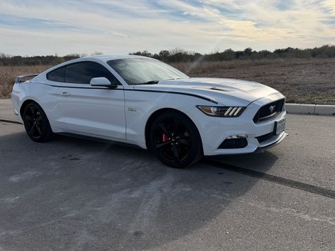 Used 2015 Ford Mustang GT image 9
