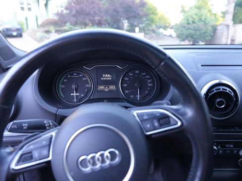 Used 2016 Audi A3 e-tron Prestige FWD image 17