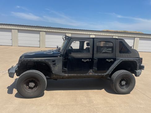 Used 2009 Jeep Wrangler Unlimited X image 4