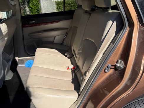 Used 2011 Subaru Outback 2.5i Limited w/ PWR Moonroof Pkg AWD/4WD image 17