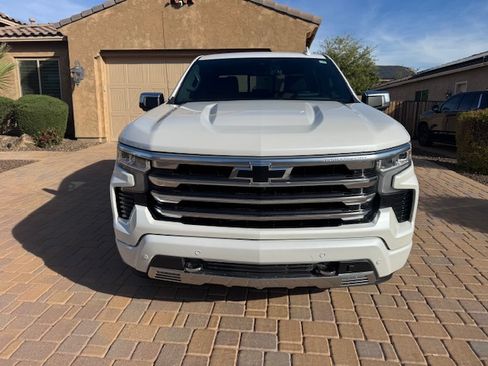Used 2024 Chevrolet Silverado 1500 High Country w/ Technology Package image 2