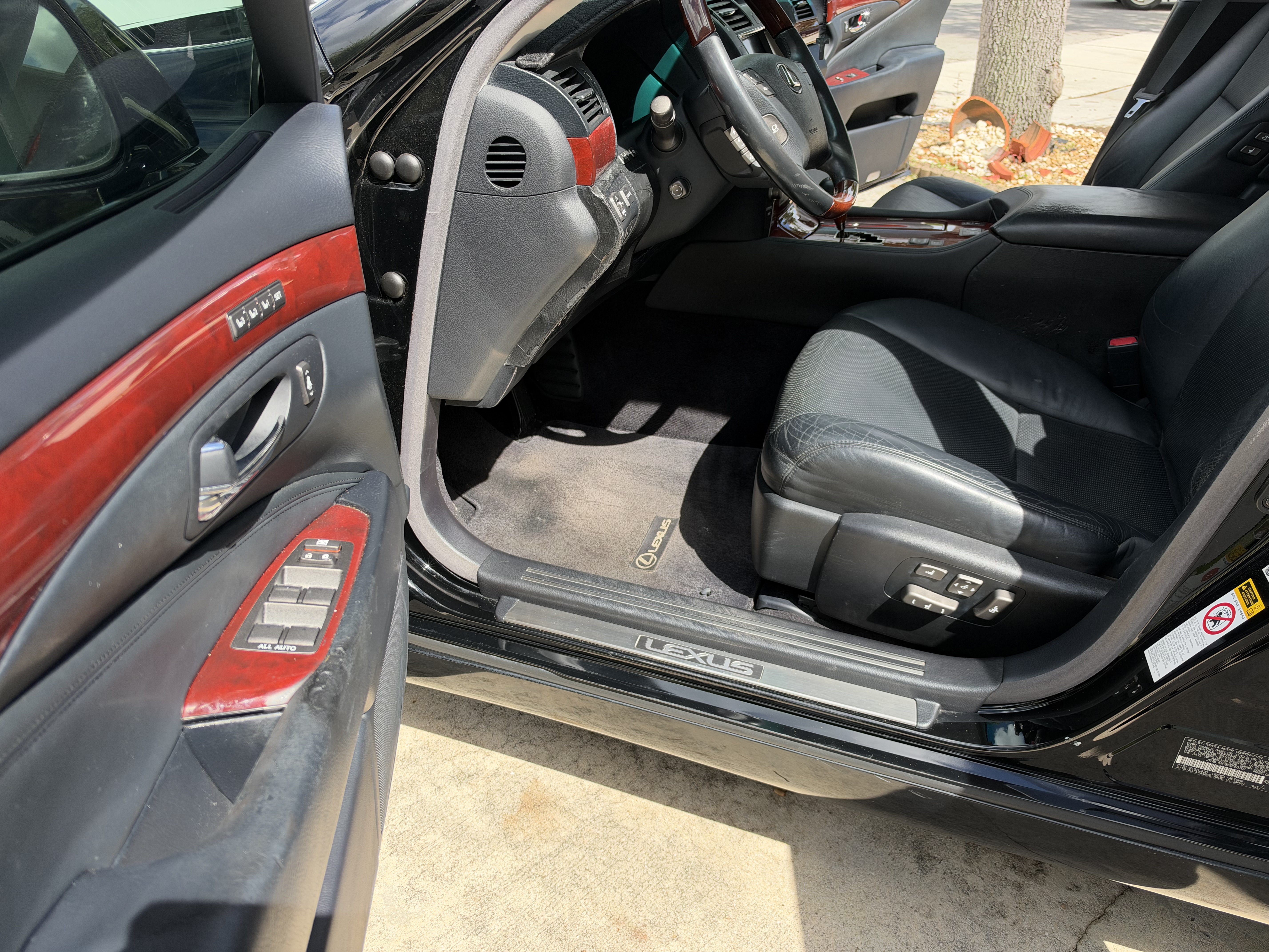 Used 2008 Lexus LS 460 RWD image 23
