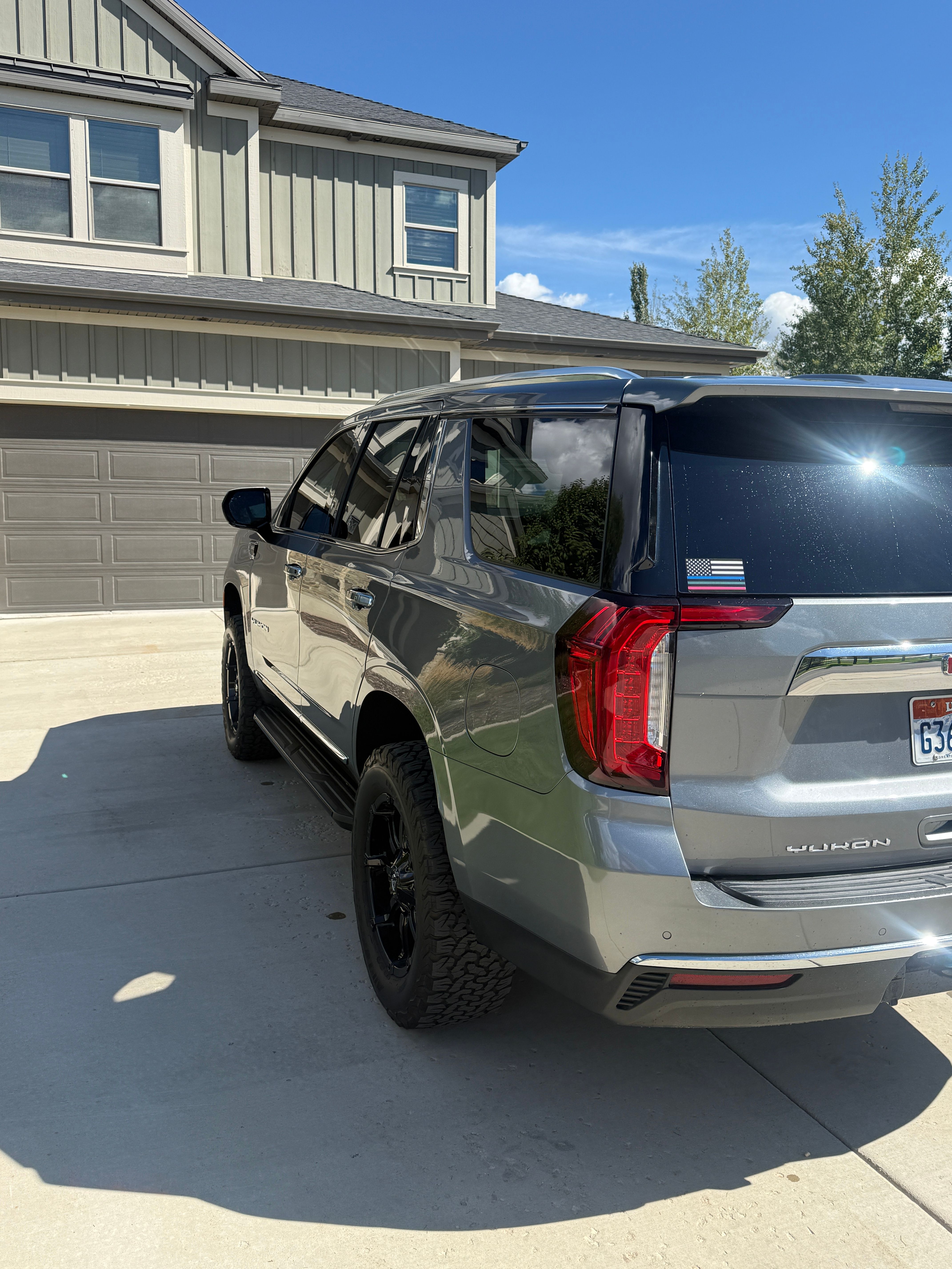 Used 2021 GMC Yukon SLT w/ Rear Media and Nav Package AWD/4WD image 4