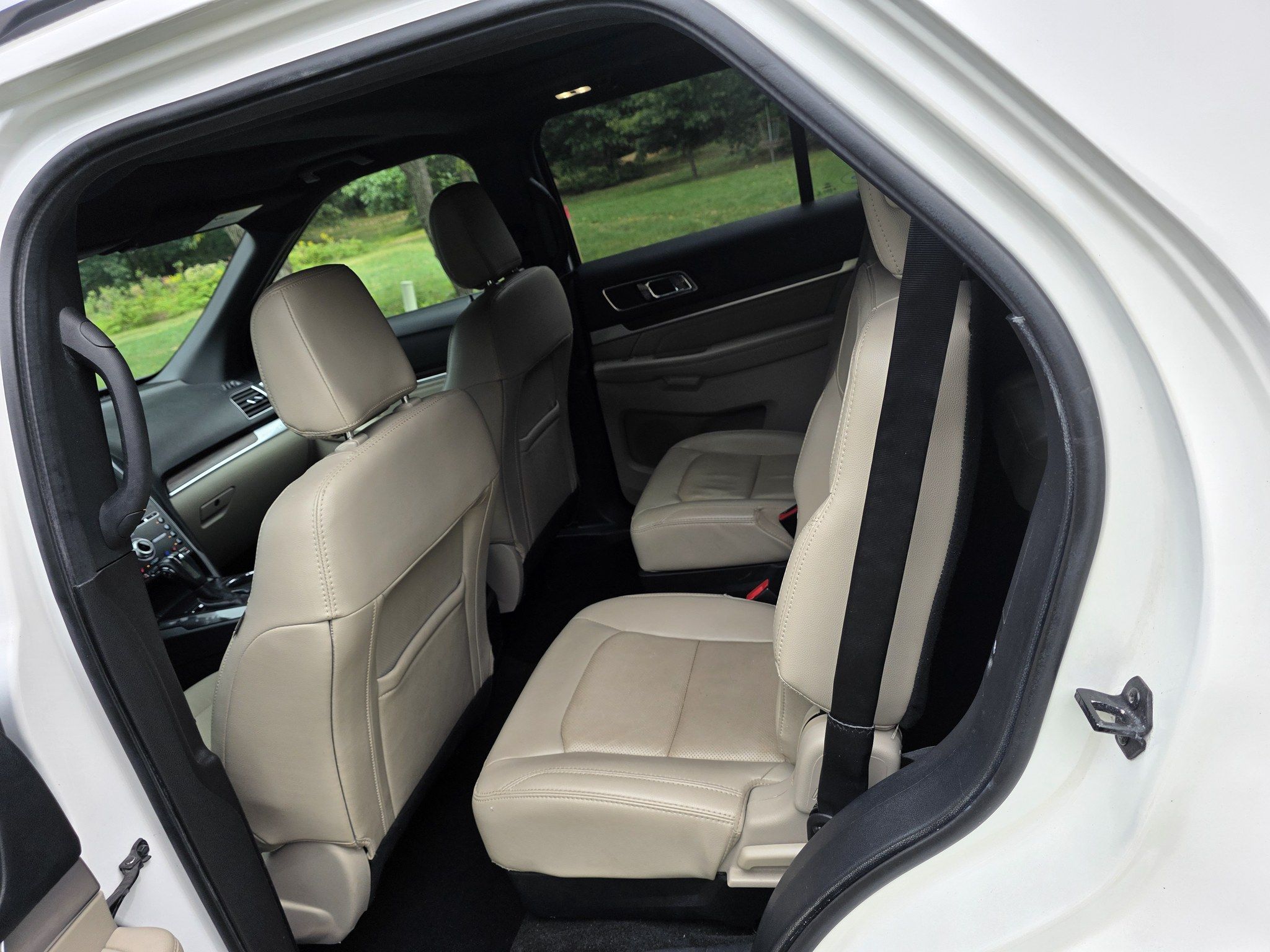 Used 2018 Ford Explorer Limited w/ Equipment Group 301A AWD/4WD image 12