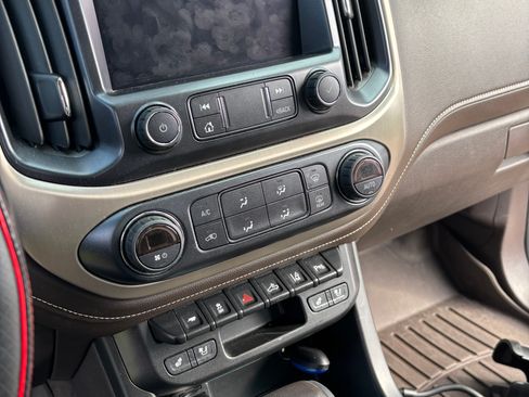 Used 2021 GMC Canyon Denali image 10