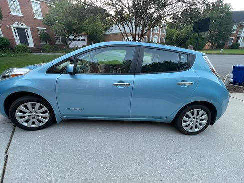 Used 2015 Nissan Leaf S w/ Charge Package FWD image 2