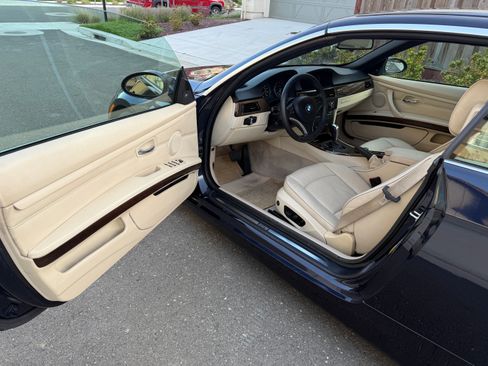 Used 2009 BMW 335i Convertible image 8