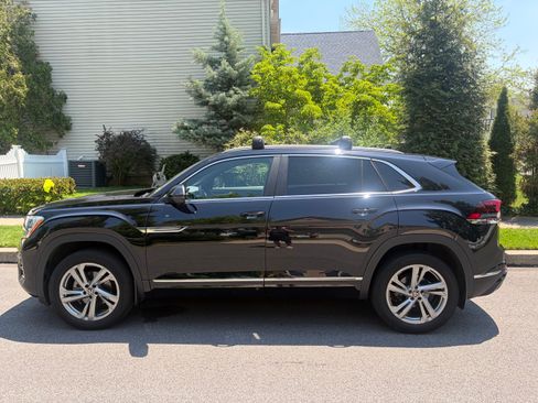Used 2024 Volkswagen Atlas Cross Sport SEL R-Line w/ Adventure Package AWD/4WD image 10