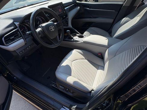 Used 2023 Toyota Camry SE w/ Convenience Package FWD image 4