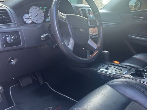Used 2009 Chrysler 300 SRT8 w/ SRT Option Group II RWD image 12