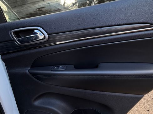 Used 2020 Jeep Grand Cherokee Limited X image 16