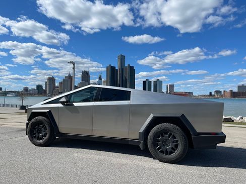 Used 2024 Tesla Cybertruck AWD Crew Cab image 1