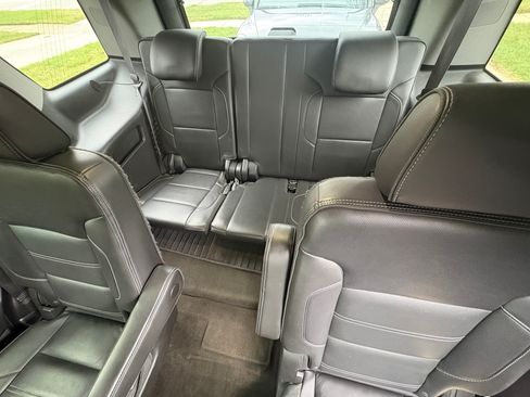 Used 2015 GMC Yukon Denali w/ Premium Package image 9