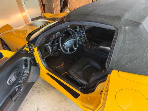 Used 2002 Chevrolet Corvette Convertible w/ Preferred Equipment Group2 RWD image 12